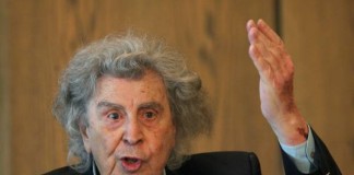 mikis theodorakis dramatic appeal