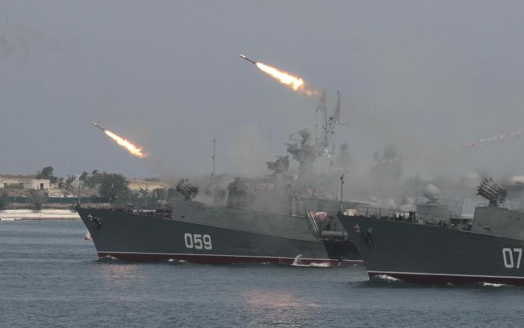 4 Russian warships launch 26 missiles against ISIS from Caspian Sea