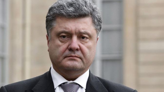 Poroshenko admits to coordinating actions of radicals maintaining Crimea blockade