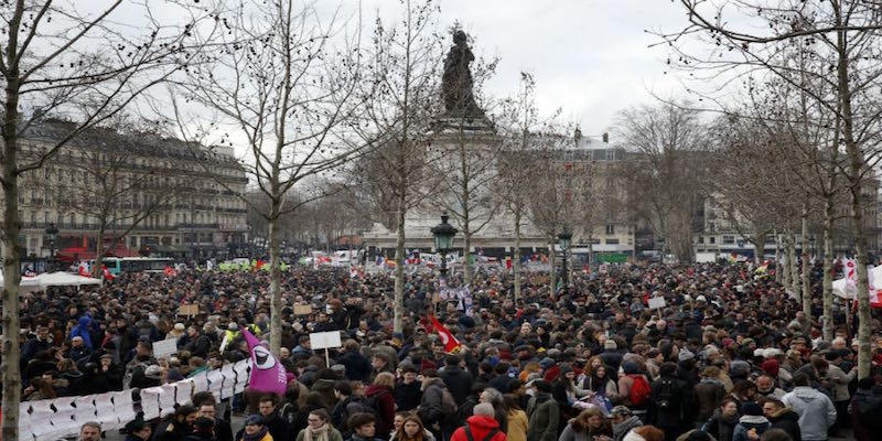 Hollande faces a large opposition movement this month