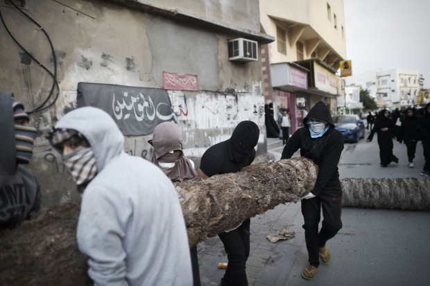 Bahrain: Kerry leaves, protests go on