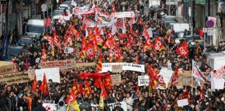 French revolt against Hollande