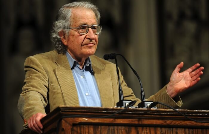 Noam Chomsky : « la majorité des intellectuels soutiennent le pouvoir »