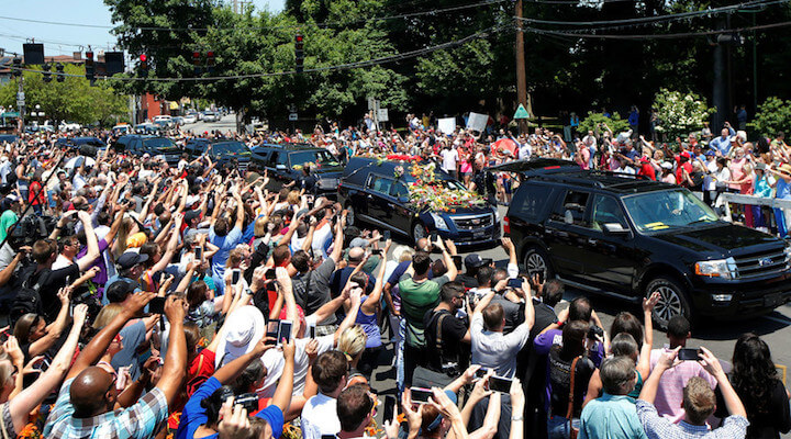 Thousands say last farewell to Muhammad Ali at boxing legend’s funeral (PHOTOS)