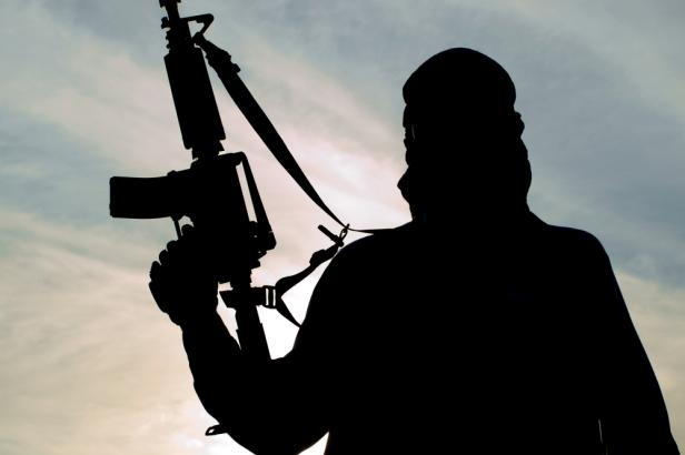 La France intervienne au Moyen-Orient contribuant a la radicalization. Maintnenant, elle "analyse"!