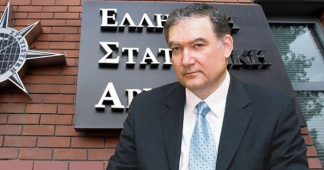 EU backs Greek ex-data chief over criminal charges