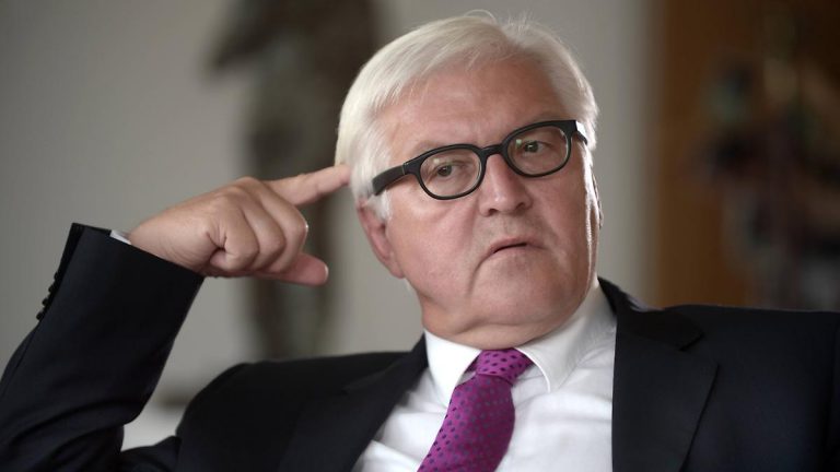 Steinmeier calls for returning Russia to G8