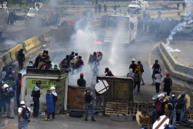 “Le Monde” et la “répression” au Venezuela, par Thierry Deronne
