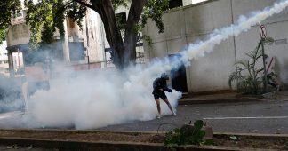 Images fortes : Ils brûlent deux hommes signalés comme chavistes lors d’une manifestation de l’opposition au Venezuela