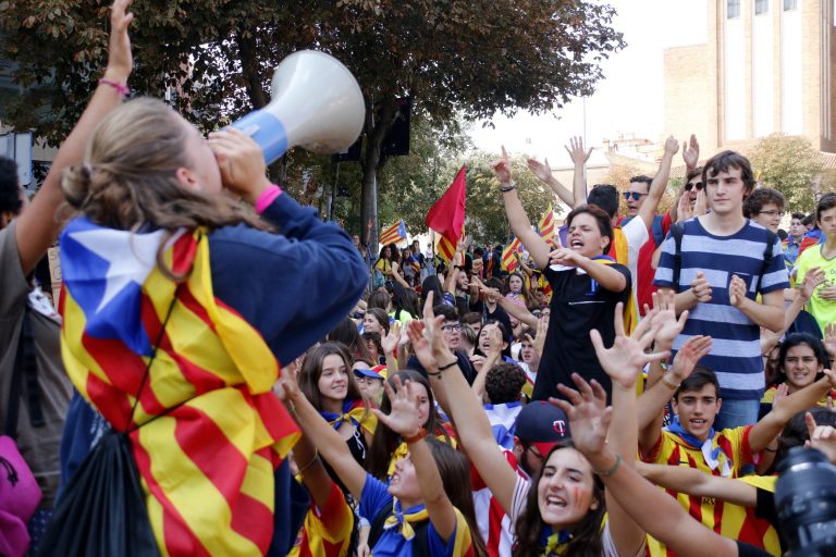 Catalan students strike in support of referendum