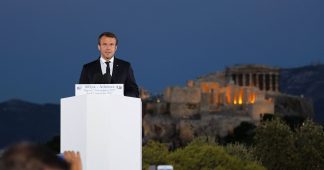 En réponse à la visite du président français à Athènes