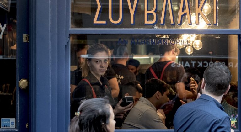 Emploi Les jeunes Grecs s’exilent en masse