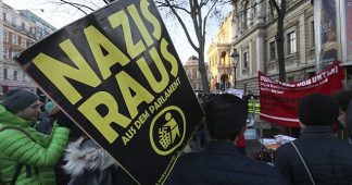 Demonstrations, heavy police presence for new right-wing Austrian government