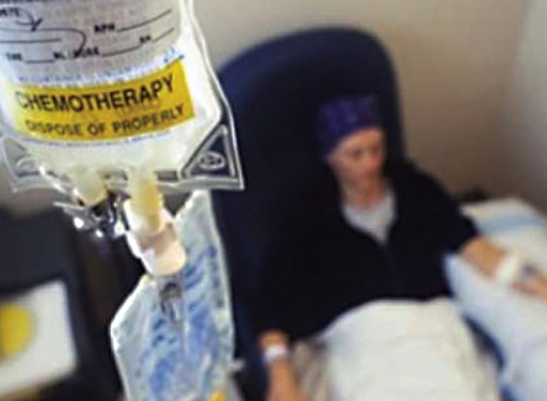 Grece: 13.000 malades de cancer sans traitement, situation de refugies a Leros