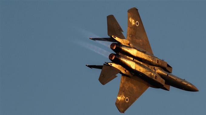 2 Israeli warplanes carried out strikes on Syrian airbase