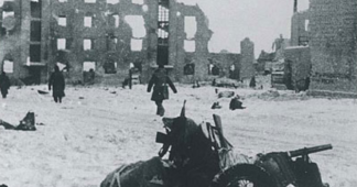 Kiev interdit la vente de l’édition russe de Stalingrad d’Antony Beevor