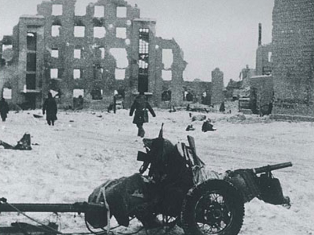 Stalingrad author Anthony Beevor speaks out over Ukraine book ban