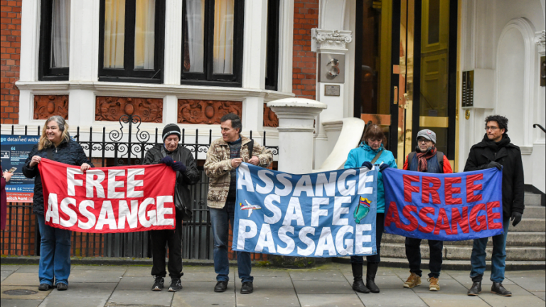 Ecuador’s president to hand Assange over to UK during London visit