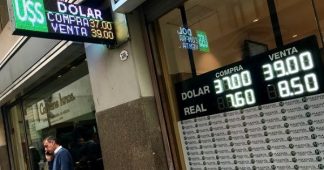 Argentina Hikes Interest Rate to 60% as Peso Crashes