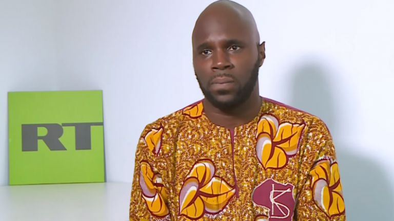 Après le Sénégal et la Guinée, Kemi Seba expulsé du Togo pour protestation du Franc CFA