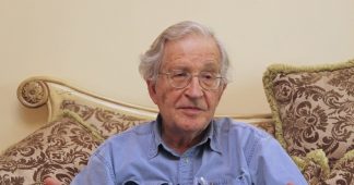 Selon Noam Chomsky, l’ingérence dans la politique américaine vient surtout d’Israël et non de Russie