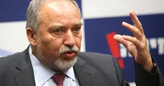 Signaling war, Liberman urges cabinet to okay ‘serious blow’ to Hamas in Gaza