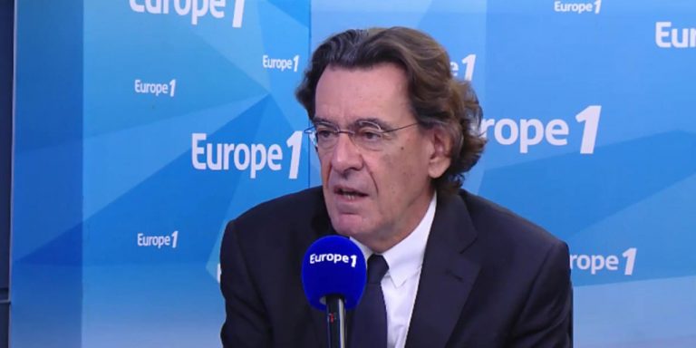 Luc Ferry sur les “gilets jaunes” : “La seule solution pour Macron, c’est une dissolution de l’Assemblée nationale