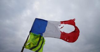 Yellow vest anger endures in France