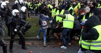 Brussels police arrest hundreds in ‘yellow vest’ riot