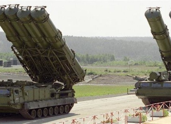 Israël cherche à localiser les systèmes S-300 déployés autour de Damas