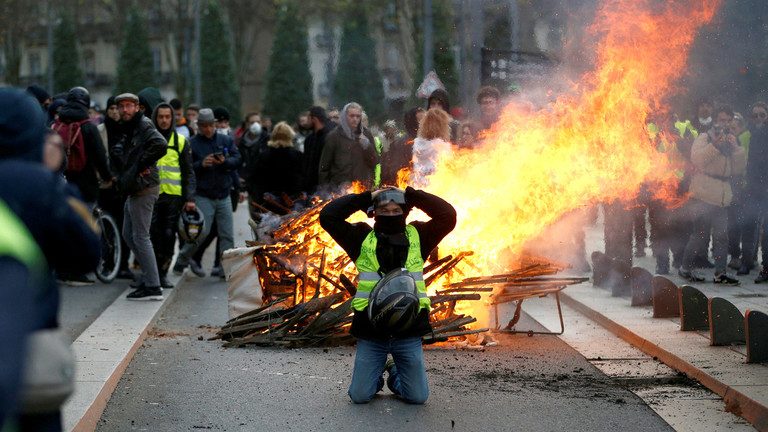 Macron turns to repression!