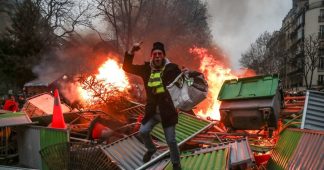 Scuffles break out as ‘yellow vests’ return to streets for 1st protest of 2019