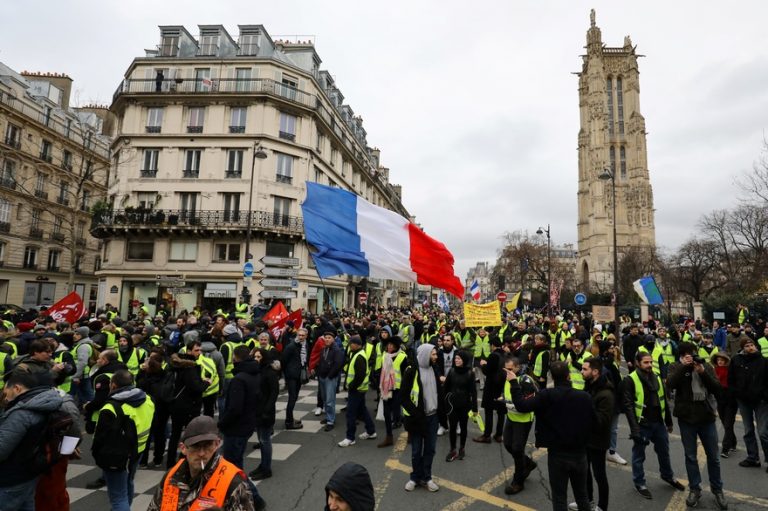More Yellow Vests demonstrate all over France despite regime’s repression and terrorist threats!