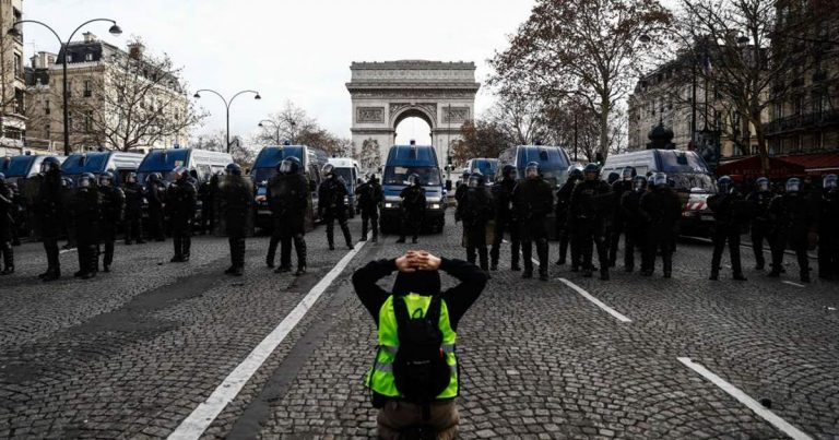 Police must end use of excessive force against protesters and high school children in France