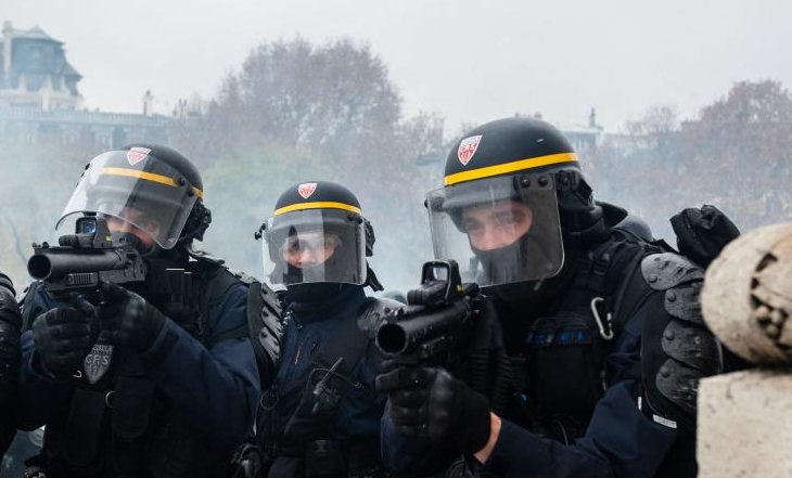 Gravement blessés, des manifestants appellent à un « acte XII » pour l’interdiction des grenades et flashballs