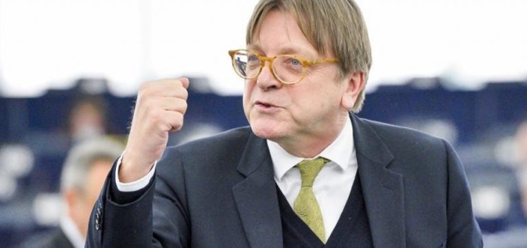 Agressivité contre le gouvernement italien : Verhofstadt se surpasse