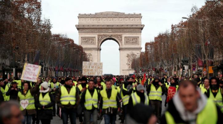 Why France’s Yellow Vest Protests Are Ignored by “The Resistance” in the U.S.