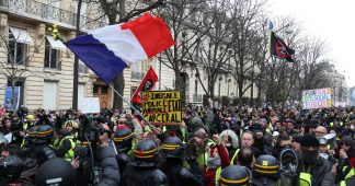 Yellow Vests ACT XIII: Protester has hand RIPPED OFF during Yellow Vest march in Paris