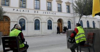 Une soixantaine d’avocats dénoncent les “dérives” dans le traitement judiciaire des “gilets jaunes”