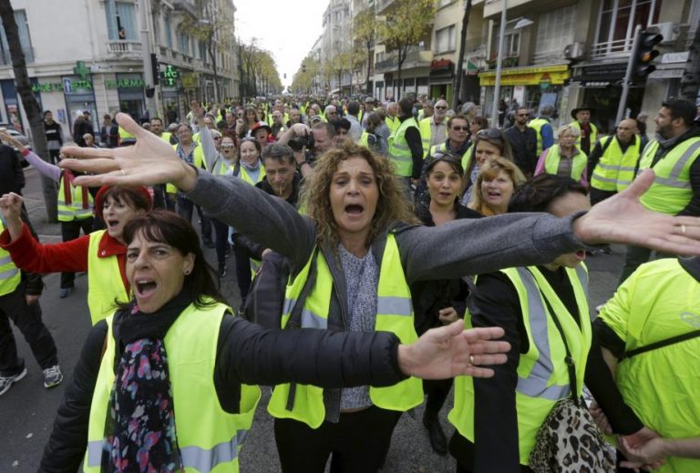 Six months after it begins, the oligarchs/Macron versus Gilets Jaunes battle is still raging and will keep on