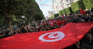 Tunisian government accepts union demands, hikes wages of employees