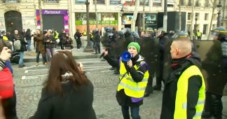 France Police prevent French yellow vests crossing into Italy