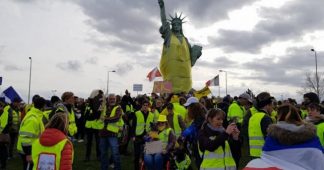 Acte XVI : à Colmar, la Statue de la Liberté endosse un Gilet jaune géant