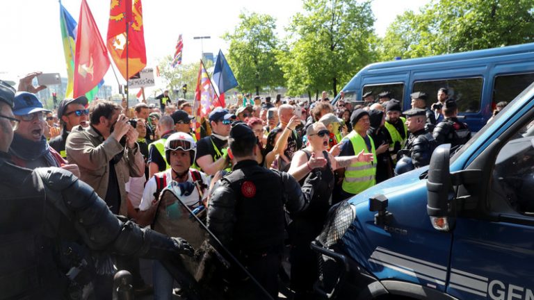 Yellow Vests hold protests in Paris for 23nd week in a row [LIVE]