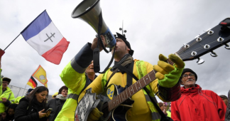 Yellow Vests take to the streets in rejection of Macron’s ‘rubbish’ olive branch