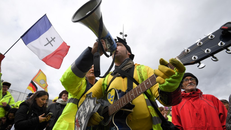 Yellow Vests take to the streets in rejection of Macron’s ‘rubbish’ olive branch