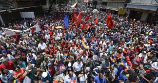 Chavismo Concentrated In Miraflores In Defense Against Coup Attempt
