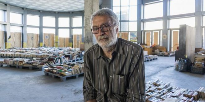 Building a new life: Secondhand bookstore run by homeless in Athens