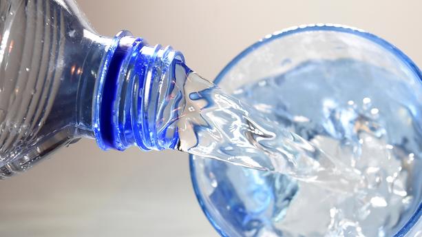 REPORTAGE NESTLÉ ET L’ EAU DE VITTEL