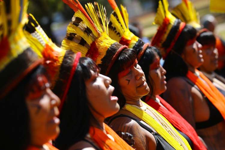 Brésil: les femmes indigènes manifestent contre la politique de Bolsonaro